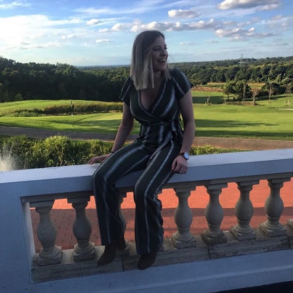 Meet your Posher, Amanda - Picture 3 of 7